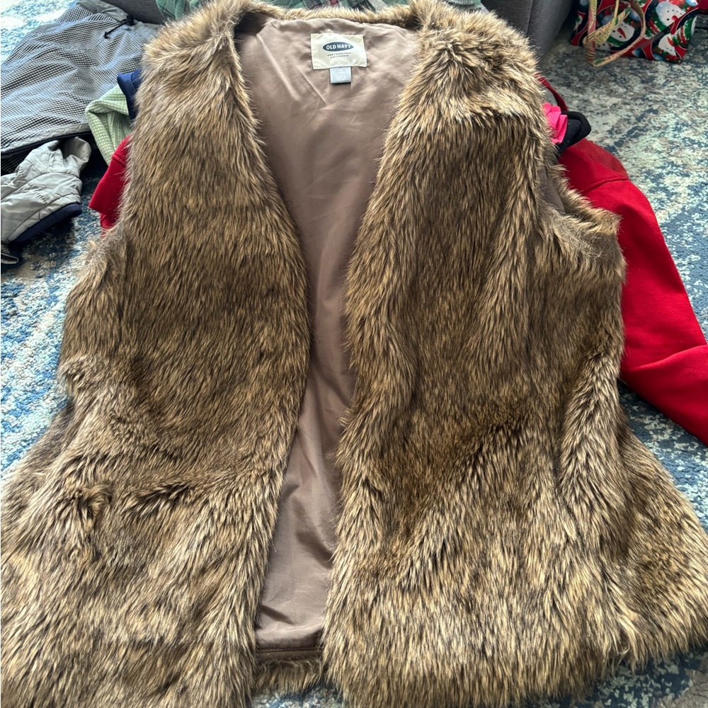 Old navy faux fur vest size XL